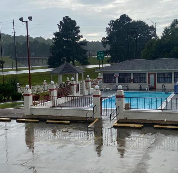 فندق على الطريق Americas Best Value Inn