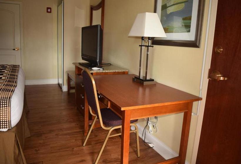 فندق على الطريق Atkinson Inn & Suites