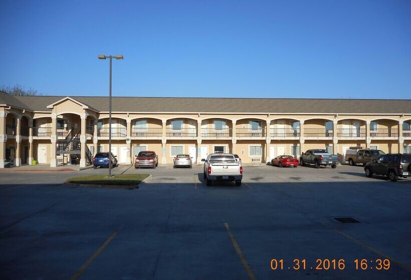مُتل Crossroads Inn & Suites