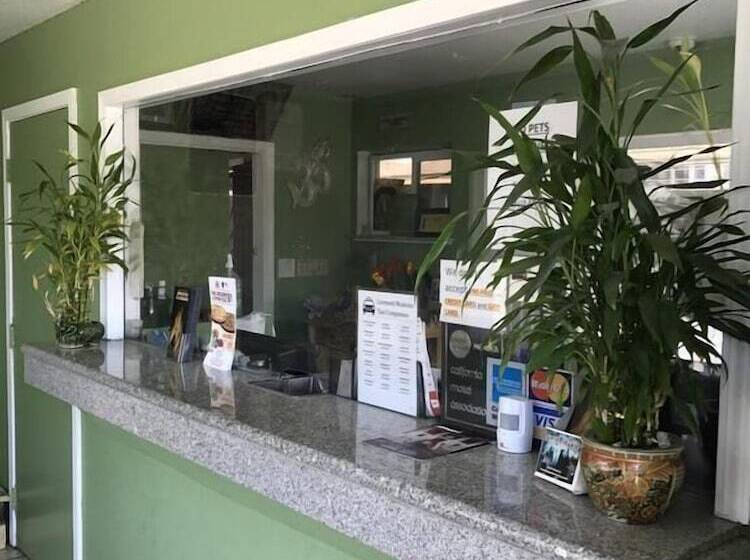 مُتل Economy Inn
