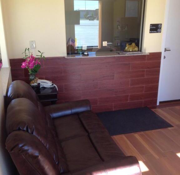 모텔 Executive Inn