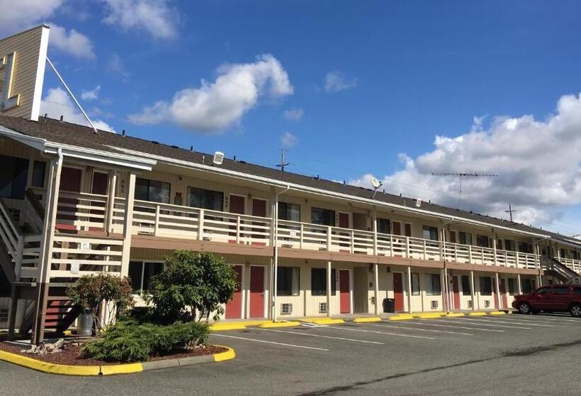 فندق على الطريق Fairground Inn