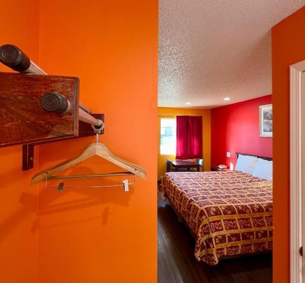 مُتل Razorback Inn
