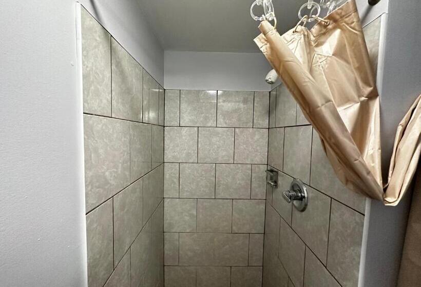 مُتل Relax Inn  Saginaw