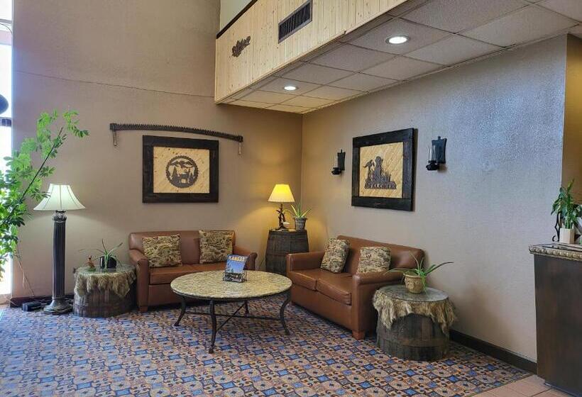Мотель The Lodge At Russell   Russell Inn