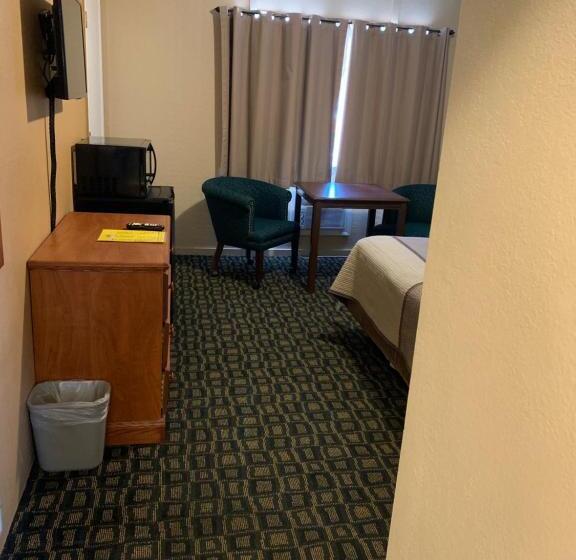 فندق على الطريق Townhouse Inn & Suites