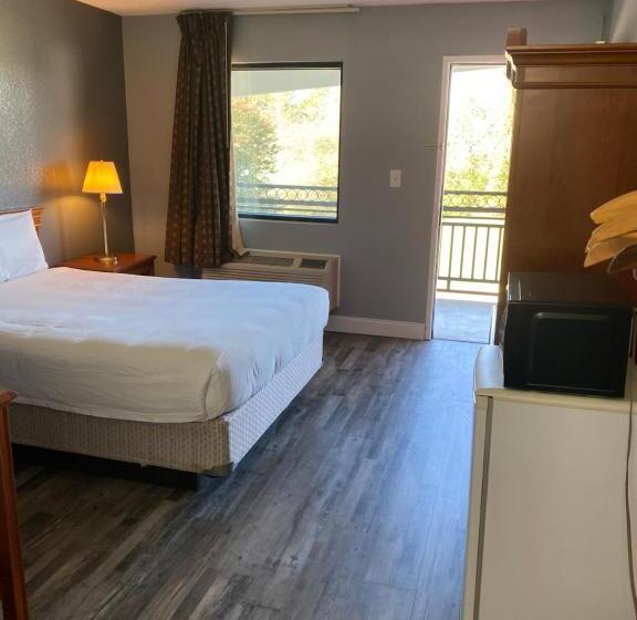 مُتل Traveler's Place Inn & Suites
