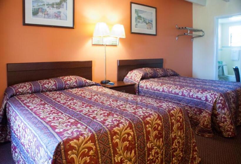 Nassau Holiday Motel