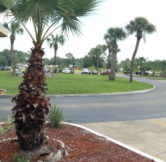 Nassau Holiday Motel