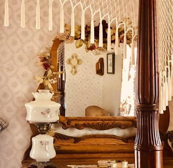 The Bella Ella Bed And Breakfast