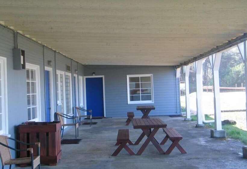 Tillicum Beach Motel   Formerly Deane S Oceanfront Lodge