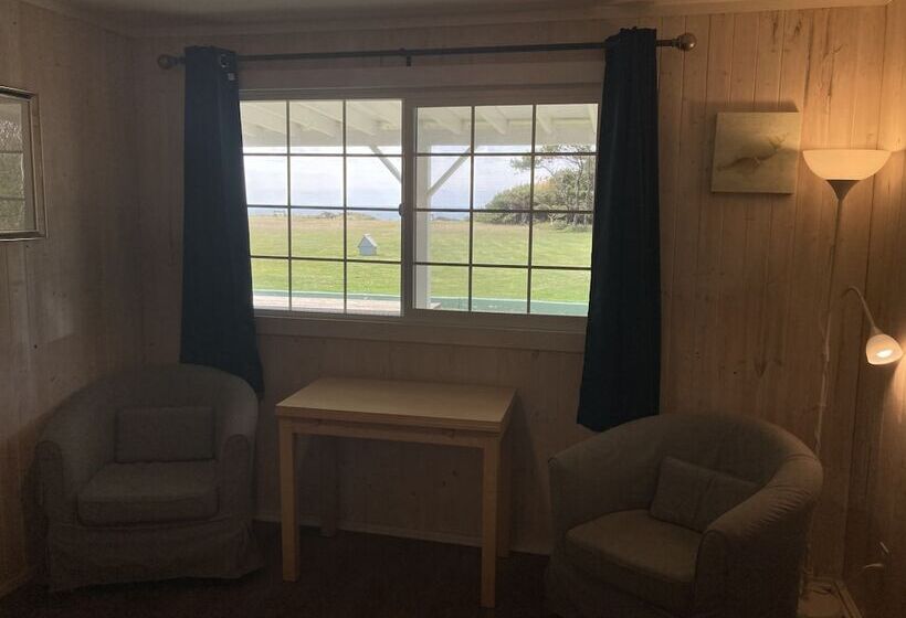 Tillicum Beach Motel   Formerly Deane S Oceanfront Lodge