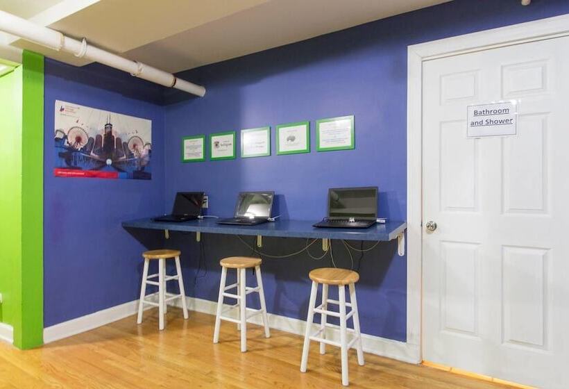 Wrigley Hostel   Chicago