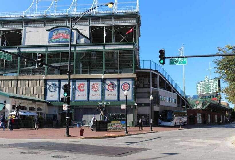Wrigley Hostel   Chicago