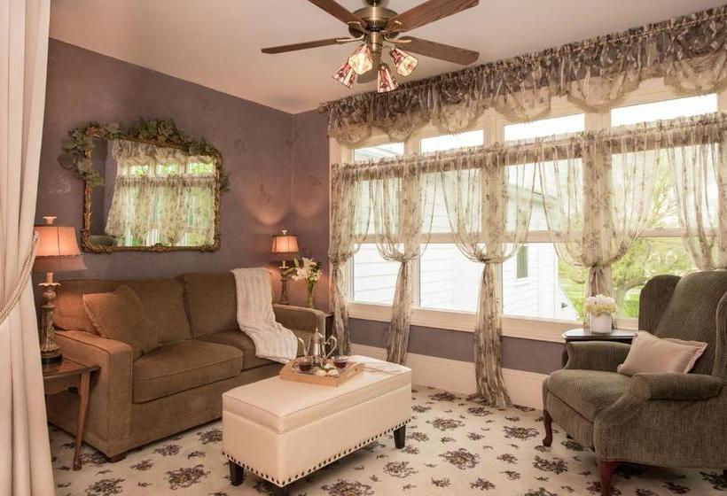 1840 Inn On The Main Bed And Breakfast