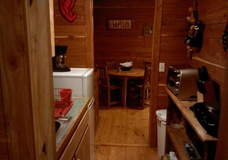 تختخواب و صبحانه Trail S End Guest House
