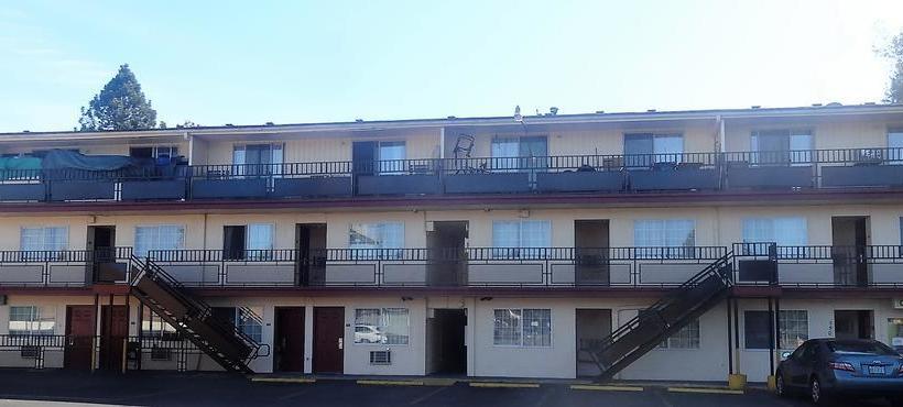 Golden Knight Motel