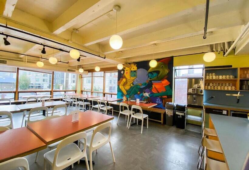 American Hotel Hostel