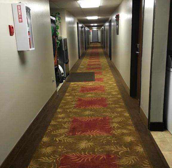 فندق Becker Inn & Suites
