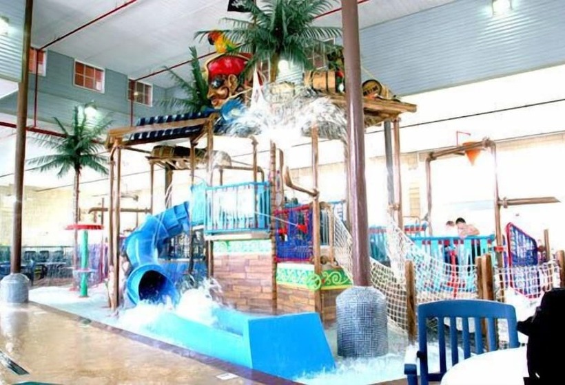 هتل Cabins Of Mackinac & Lodge