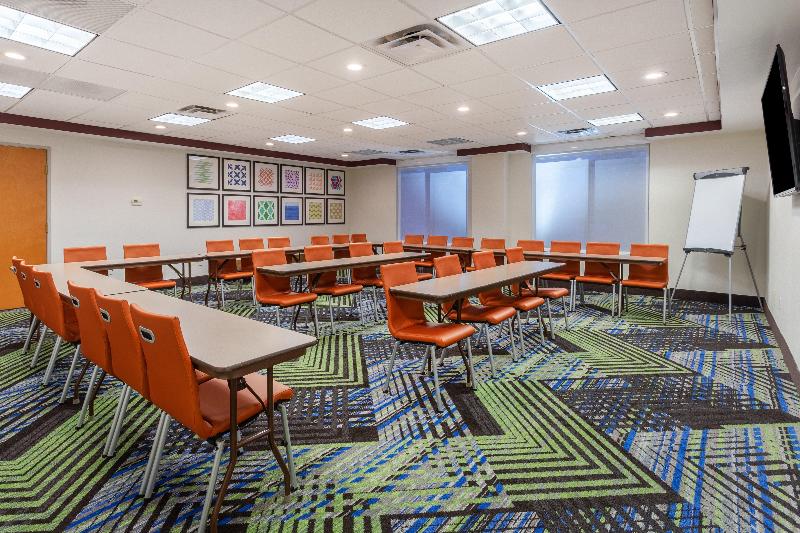 فندق Holiday Inn Express & Suites Cedar Falls   Waterloo, An Ihg