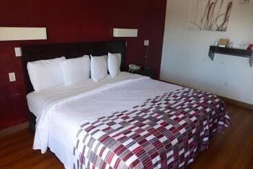 هتل Red Roof Inn St Louis Florissant