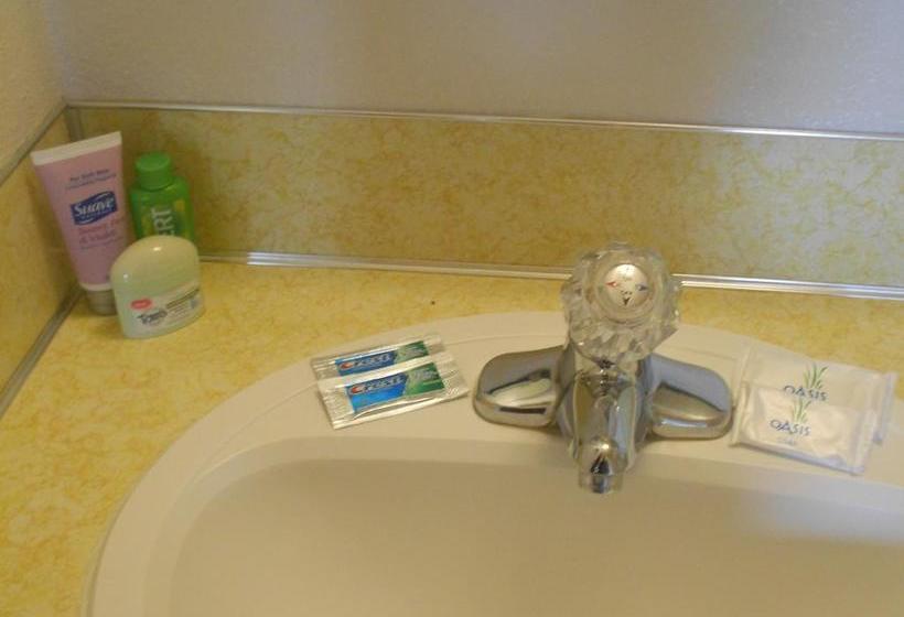 فندق على الطريق Budget Inn Deer Lodge