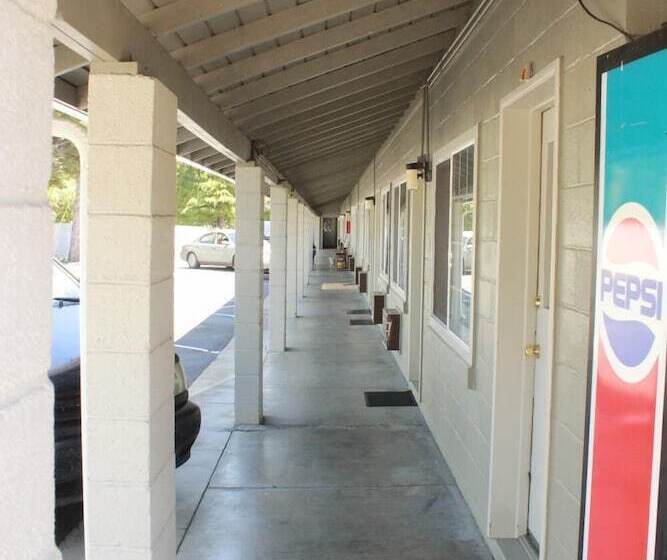 汽车旅馆  Budget Inn  Yreka