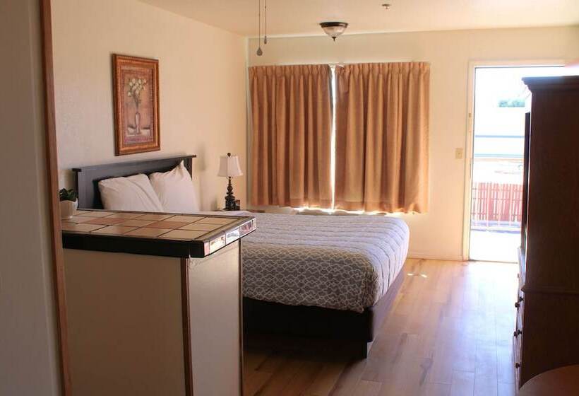 مُتل Lodge On The River