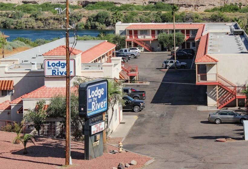 مُتل Lodge On The River