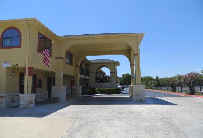 モーテル Mustang Inn And Suites