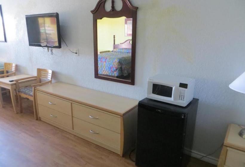 モーテル Mustang Inn And Suites