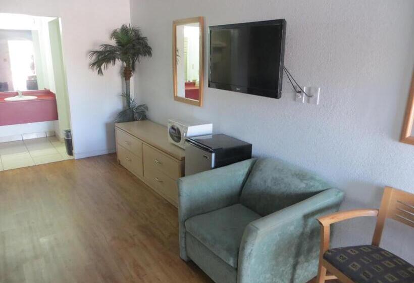 Мотель Mustang Inn And Suites