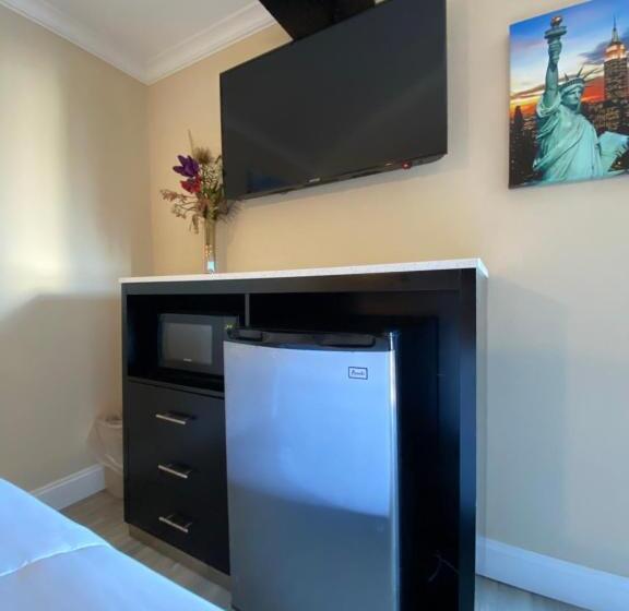 Мотель Relax Inn North Babylon