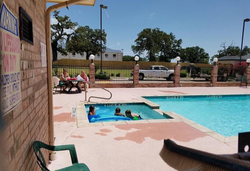 Quality One Motel
