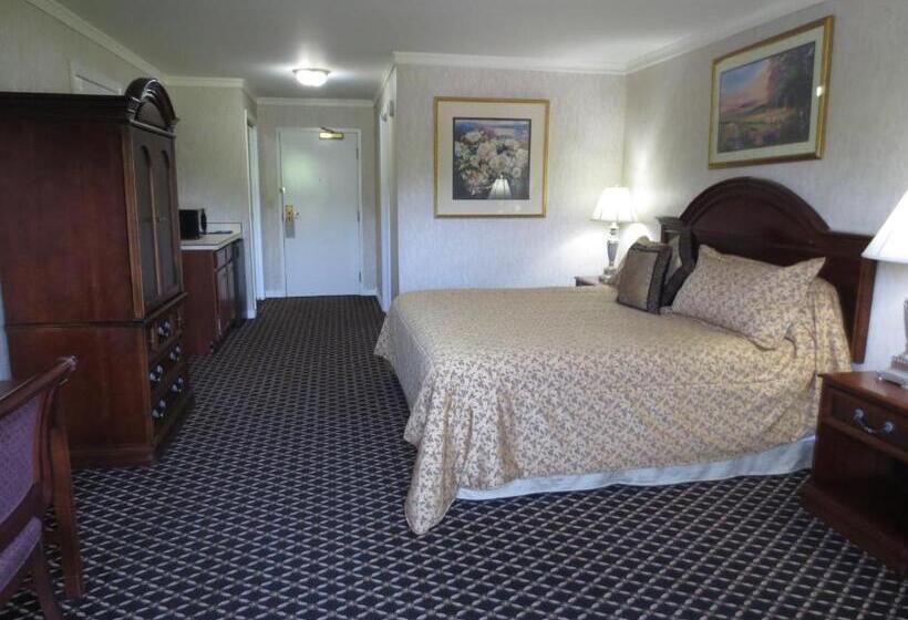 استراحتگاه Roosevelt Inn & Suites Saratoga Springs