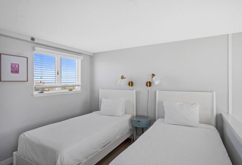 منتجع Windward Shores