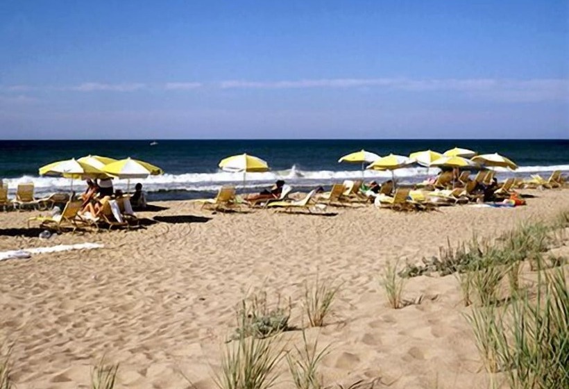 منتجع Windward Shores