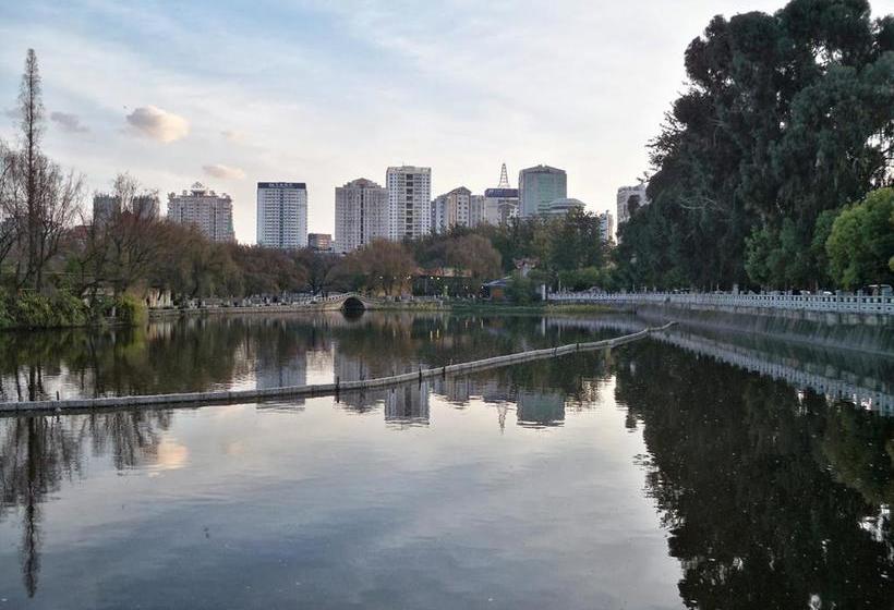 호텔 Home Inn Plus Kunmin Qingniang Road Jinying Plaza