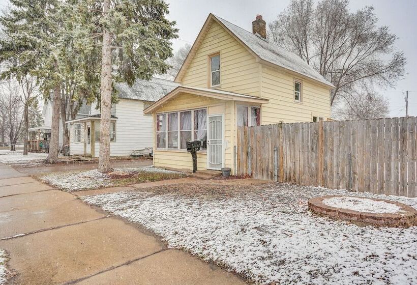 Charming Minneapolis Home W/ Deck, 5 Mi To Central