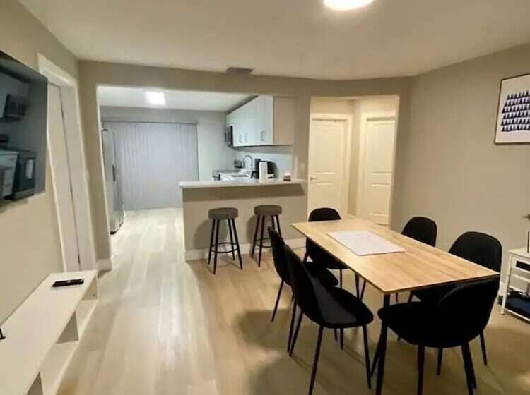 פנסיון Amazing House Relax Near Raymond Stadium