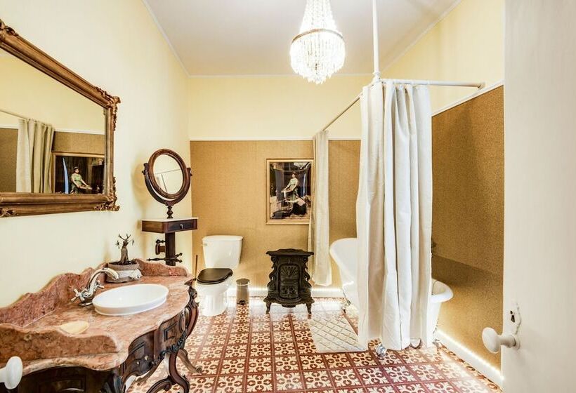 بنسيون Luxa Charm House