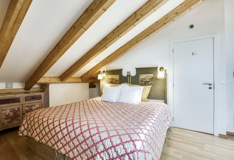 بنسيون Luxa Charm House