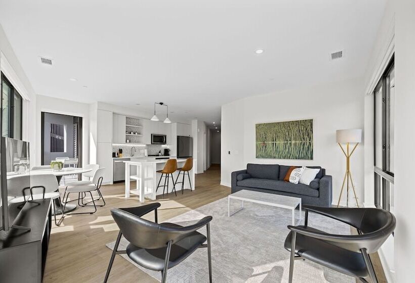 Placemakr Cathedral Heights