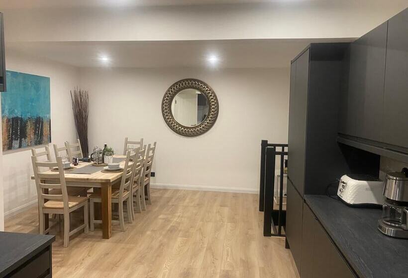 اقامتگاه Sleeps7 Parking Garden Patio
