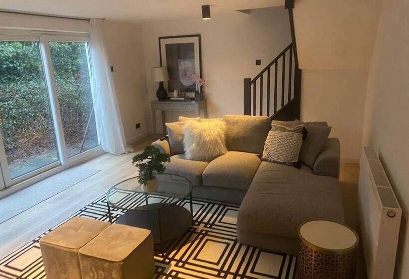 اقامتگاه Sleeps7 Parking Garden Patio