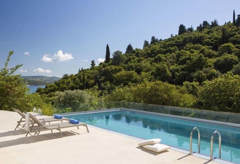 Villas Harriet   With Sea View And Near The Sea