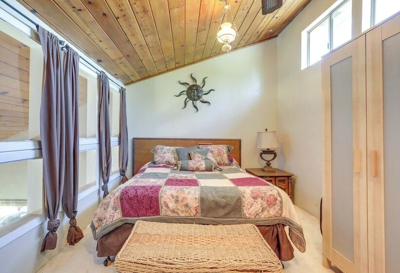 Auburn Cottage W/ Patios & Garden   3 Mi To Town!