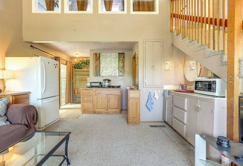 Auburn Cottage W/ Patios & Garden   3 Mi To Town!