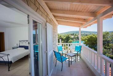 تختخواب و صبحانه Boutique Guesthouse Sveti Petar, On The Beach, Heated Pool & Boat Berth   Adult Only